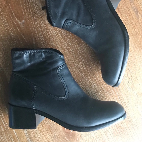 Frye | Claire Bootie - Picture 11 of 16